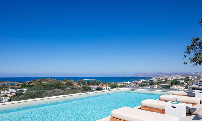 Daratsos Villa | Unforgettable Sea & City Views with Pool and Spa Access