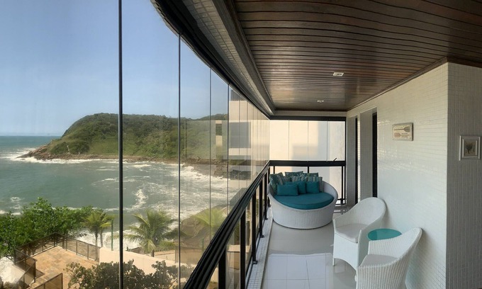 Peninsula Apartment | Beautiful Sea View Apartment with Pool and Kitchen Access