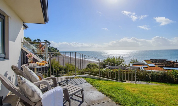 Seaton Apartment | Breathtaking Sea Views from This 2 Bedroom Cornish Townhouse