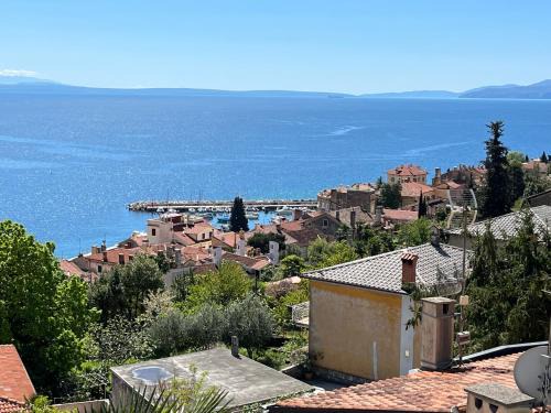 Volosko Apartment | Relax in a Panoramic Seaview Apartment with Pet-Friendly Amenities