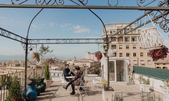 Cagliari House | Panoramic Suite: 4-Star Getaway with Breakfast Included