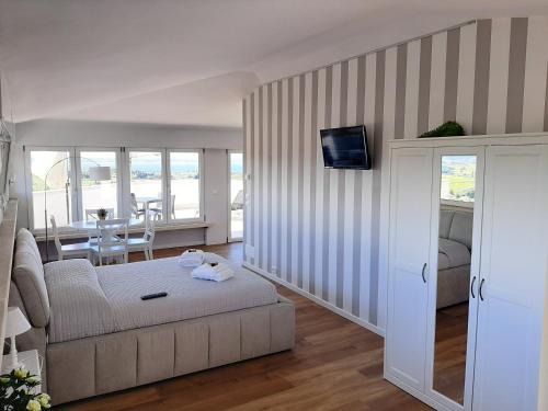 Cavaion Veronese Apartment | Panoramic Suite: Guest Rated 9.6 & Pet Friendly Comfort