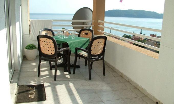 Rafajlovici Apartment | Oceanfront Apartment with Panoramic Views in Rafailovici