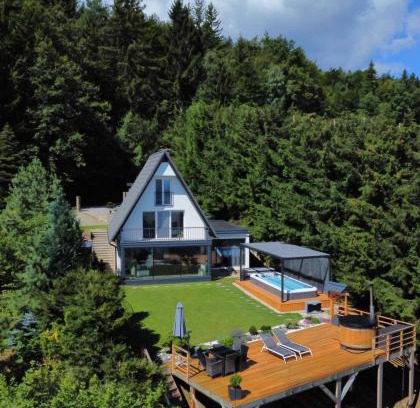 Hocko Pohorje House | Captivating Cottage with Panoramic Views and Hot Tub