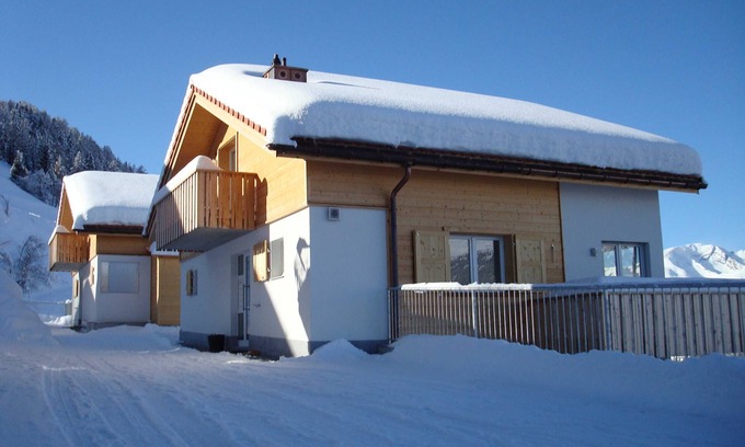 Tschiertschen Apartment | Panoramic Gallery Maisonette with 3 Bedrooms & Family Amenities