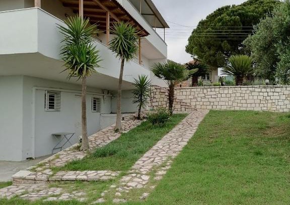 Pidima Kyras Apartment | Stunning Panoramic Views with Family-Friendly Amenities
