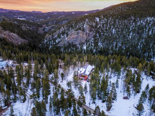 Black Hawk House | Scenic Retreat with Hot Tub & Game Room, Rated 10/10