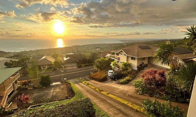 Kailua-Kona House | Oceanfront Retreat with Panoramic Views and Spa Amenities
