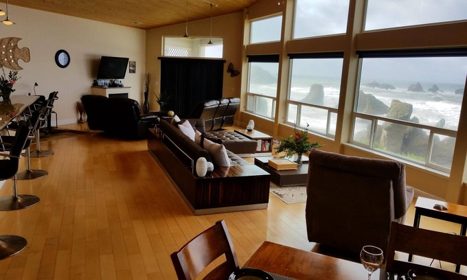 Bandon House | Oceanfront Oasis with Stunning Views and Premium Amenities