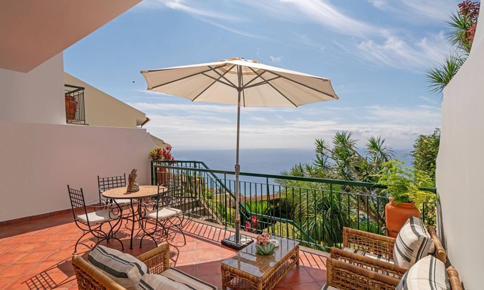 Camara de Lobos House | Enjoy Panoramic Sea Views at Moradia Falesia Hotel
