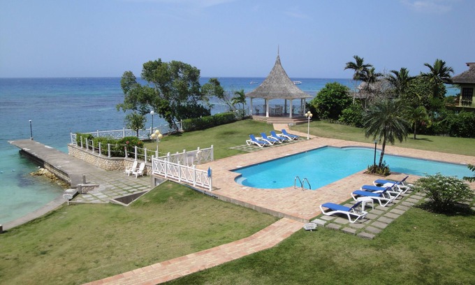 Ocho Rios Apartment | Indulge in Ocean View Bliss at Sea Below Amazing View