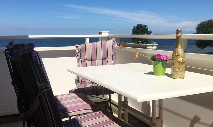 Zierow Apartment | Beachfront Bliss: Panoramic Views & Spa Amenities Await