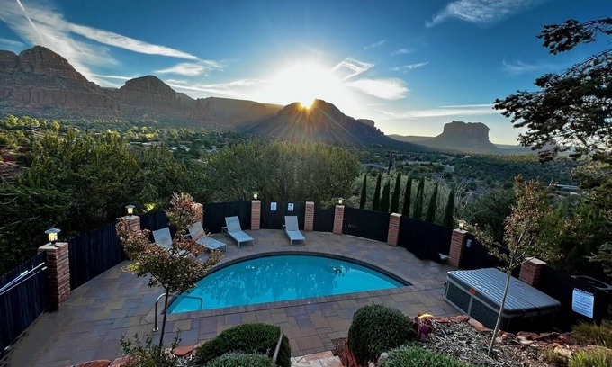 Sedona House | Scenic Retreat with Hot Tubs, Pool Table & Panoramic Views