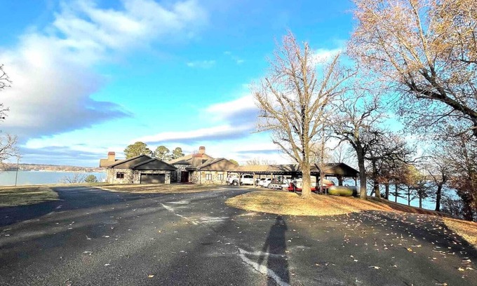 Dennis House | Unforgettable Waterfront Getaway at The Lodge at Stony Point