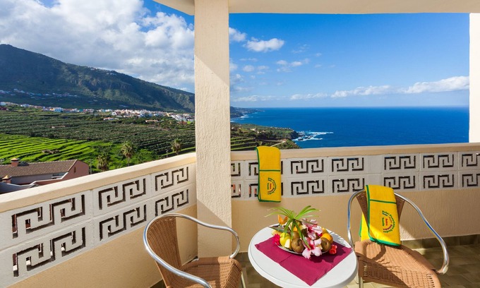 Los Realejos Apartment | Oceanfront Bliss at Panoramica Garden with Pool & Spa