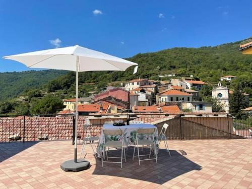 Villa Talla Apartment | Experience Panoramica sul Terrazzo: Pet-Friendly Retreat