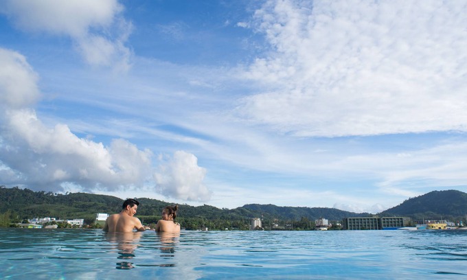 Ban Bo Han Hotel | Elegant Panphuree Residence: Family-Friendly with Pool & Dining