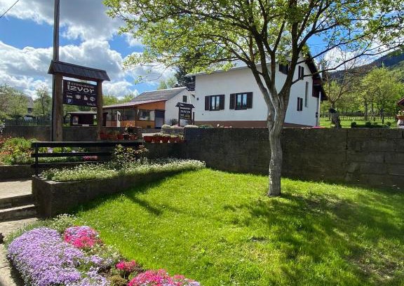 Vrelo Korenicko House | Guest Rated: Pansion Izvor with Breakfast & Accessibility