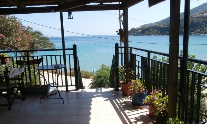 Limni Keri Hotel | Family-Friendly Pansion Limni with Breakfast & Kitchen