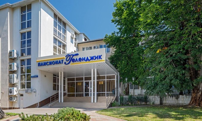 Gelendzhik Resort | Budget-Friendly Retreat at Pansionat Gelendzhik with Pool