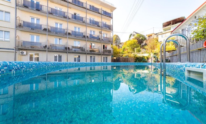 Tsentralnyy Hotel | Relax at Pansionat PrimaVera: Pool, Breakfast & Hot Tub