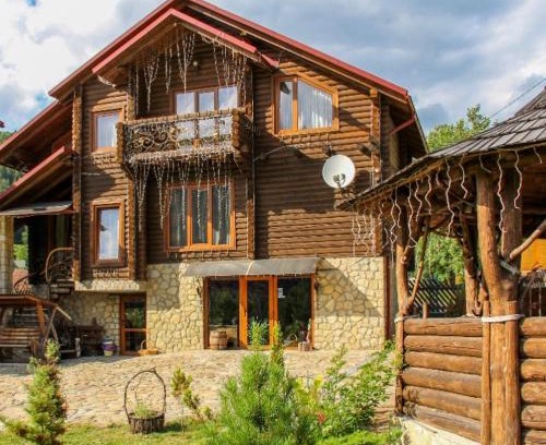 Yaremche Cabin | Guest Rated: 10/10 at Panska Hata with Breakfast & Kitchen