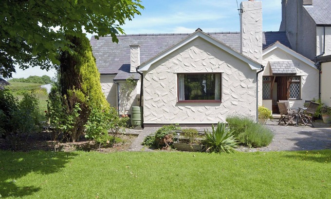 Axton Cottage | Inviting 2-Bedroom Retreat in Axton with Ocean Views