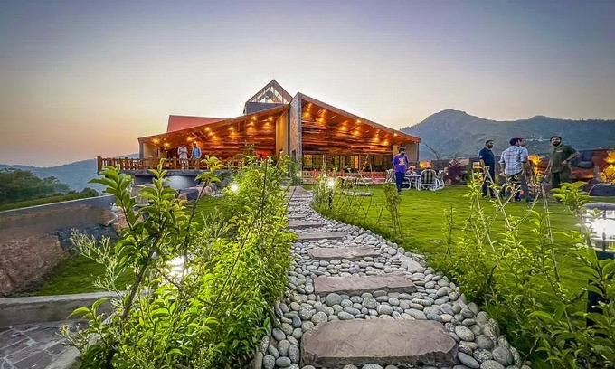 Murree Villa | Experience Pantara Farmhouse: Mountain Bungalow Retreat