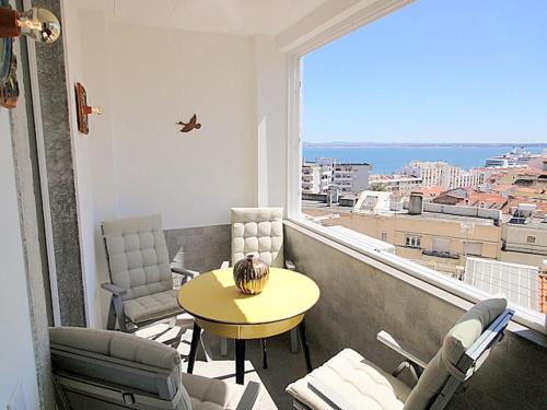 Santa Engracia Apartment | Discover Panteao - Lissabon Altstadt: Family-Friendly Retreat