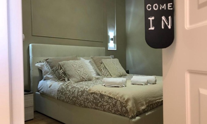 Rione VIII Sant'Eustachio Apartment | Discover Pantheon Suite: 4-Star Comfort for Families