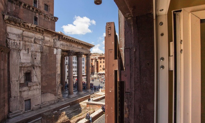 Rome City Centre Apartment | Unforgettable Pantheon View Experience in Rome Awaits