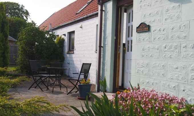 Milfield Bed & Breakfast | Exceptional Pantile Lodge: Family-Friendly with Breakfast