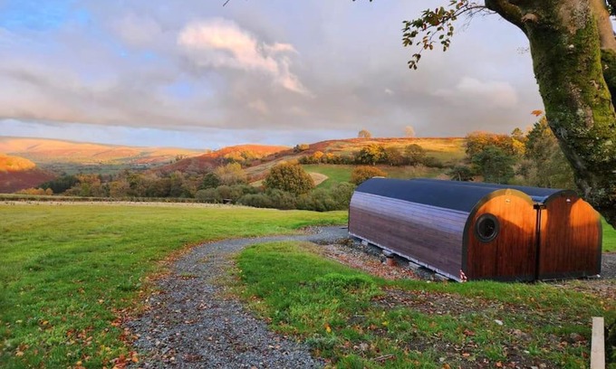 Llandrindod Wells House | Experience Comfort at Pantpurlais Lodge with Family Amenities