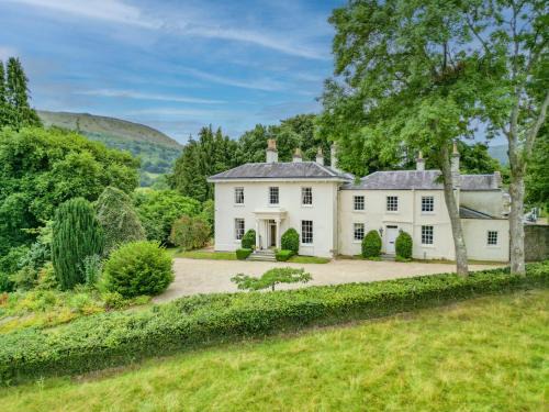Abergavenny Bed & Breakfast | Top-Rated Pantybeiliau House B&B with Pet-Friendly Amenities