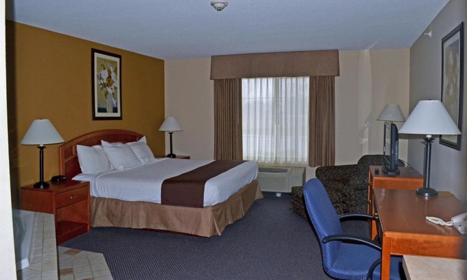 Paola Hotel | Oceanfront Retreat: Paola Inn and Suites Awaits You