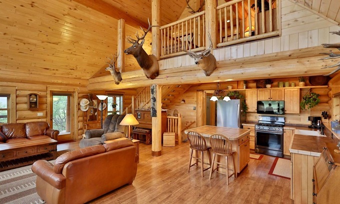 Paonia Cabin | Pet-Friendly Paonia Cabin: Guest Rated 10/10 with Breakfast