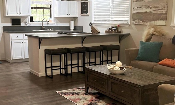 Brunswick House | Discover Papa's Escape: Family & Pet Friendly Getaway