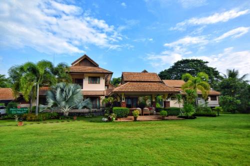 Mae Pong Resort | Papai Country Lodge SHA: Oceanfront Retreat with Pool