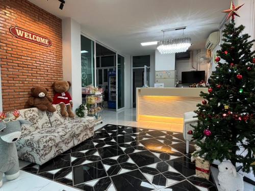Talat Hotel | Cozy Papangkorn House: Family-Friendly Retreat Awaits