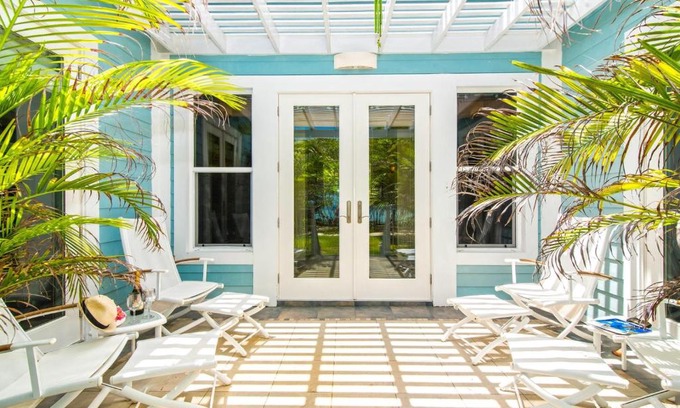 West Bay House | Oceanfront Papaya Cottage: Guest Rated 10/10 with Pool