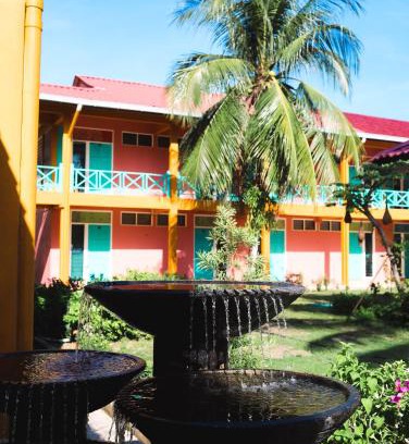 Pulau Tioman Hotel | Family-Friendly Papaya Resort with Top Amenities