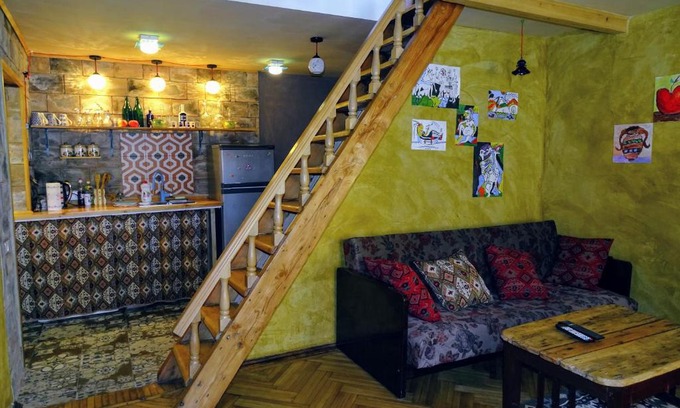 Avlabari Apartment | Discover Paparti: Pet-Friendly Retreat with Hot Tub Access