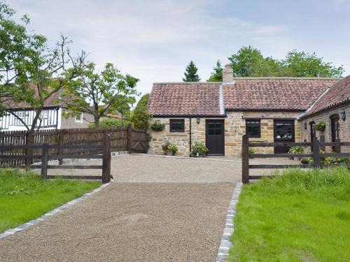 Thirsk House | Discover Paper Mill Cottage: Family-Friendly 5-Star Retreat
