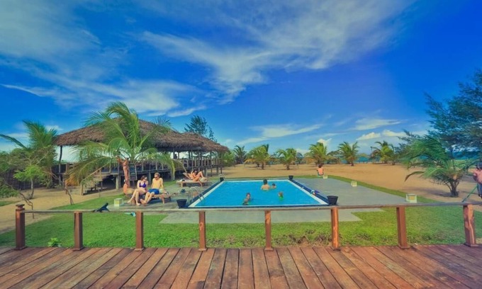 Pottuvil Hotel | Cozy Paper Moon Kudils: Pool, Restaurant & Family-Friendly