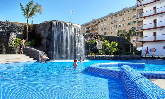 Malgrat de Mar Hotel | Relax at Papi Blau: A 4-Star Hotel with Spa & Pool