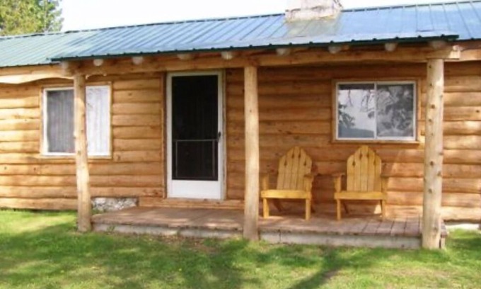 Drummond House | Cozy Papins Resort Cabin #2: Family & Pet Friendly Getaway