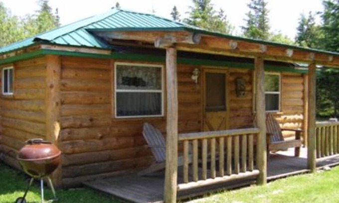 Drummond House | Cozy Stay at Papins Resort Cabin #5 - Pet and Child Friendly