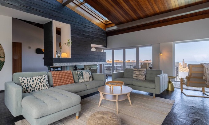 Parede Villa | Papoilas Estoril Oceanview Villa