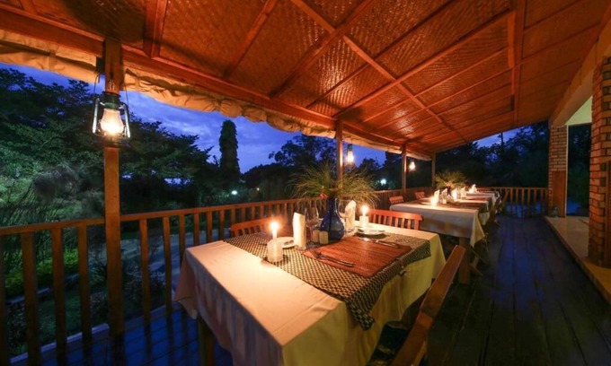 Entebbe House | Guest Rated 9.8: Papyrus Guest House with Family-Friendly Amenities