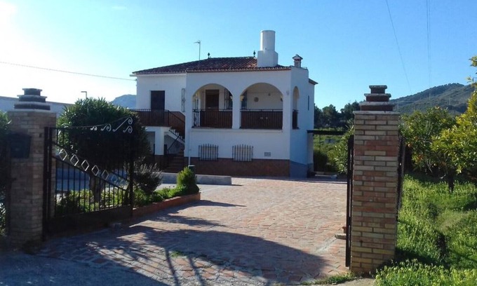 Alora Cottage | Pet-Friendly Paquita and Telesforo House: Rated 10/10